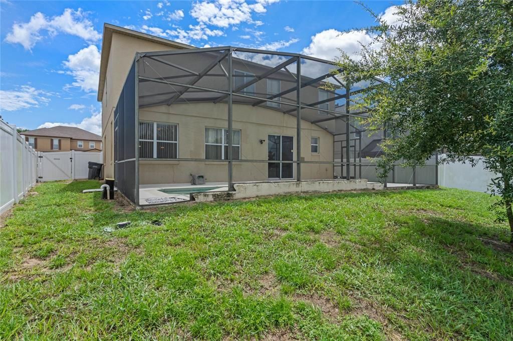 En Renta: $2,550 (3 camas, 2 baños, 2550 Pies cuadrados)