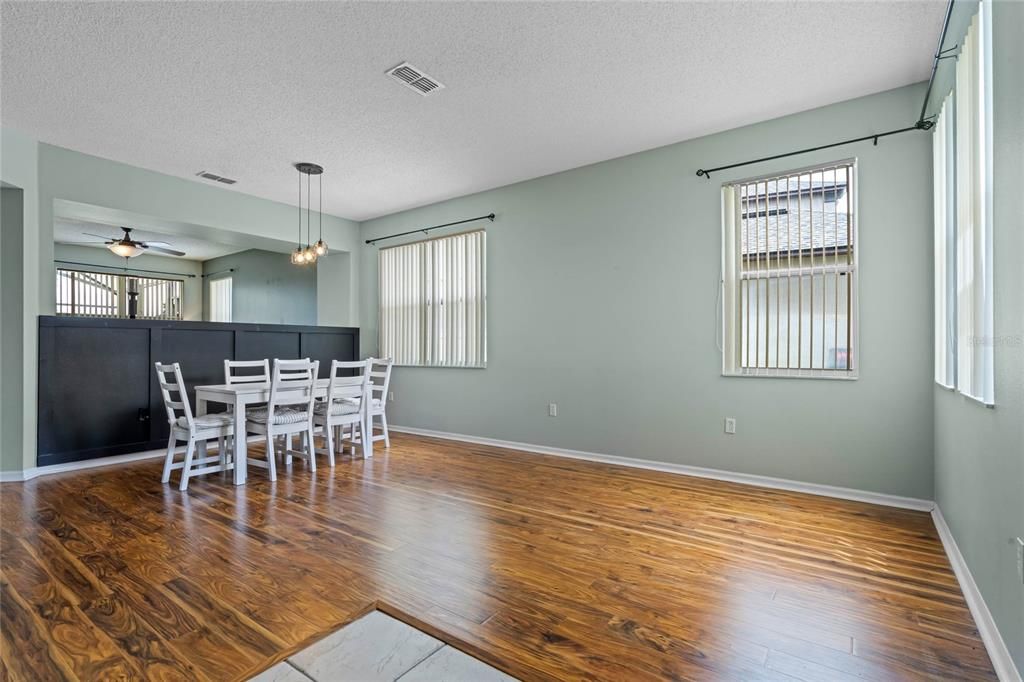 En Renta: $2,550 (3 camas, 2 baños, 2550 Pies cuadrados)