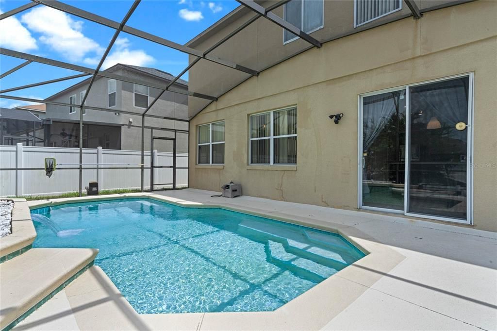 En Renta: $2,550 (3 camas, 2 baños, 2550 Pies cuadrados)