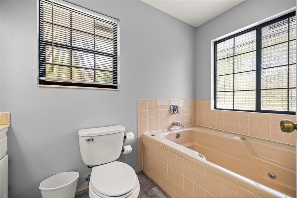 待售: $875,000 (3 贝兹, 2 浴室, 1702 平方英尺)