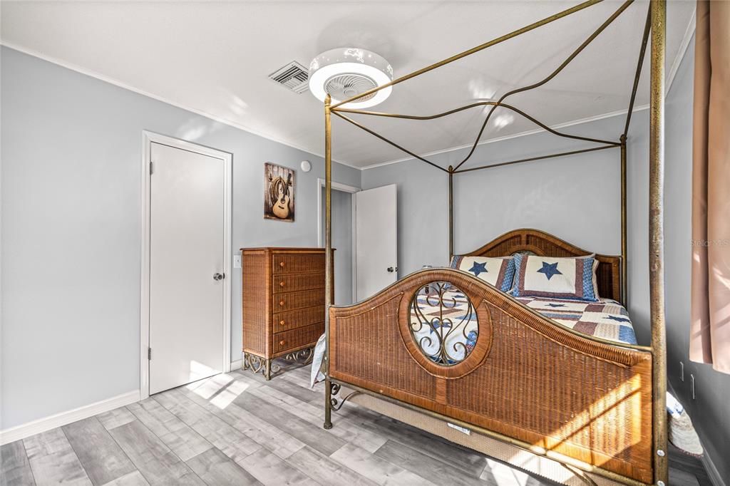 待售: $875,000 (3 贝兹, 2 浴室, 1702 平方英尺)