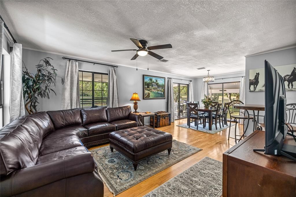 待售: $875,000 (3 贝兹, 2 浴室, 1702 平方英尺)