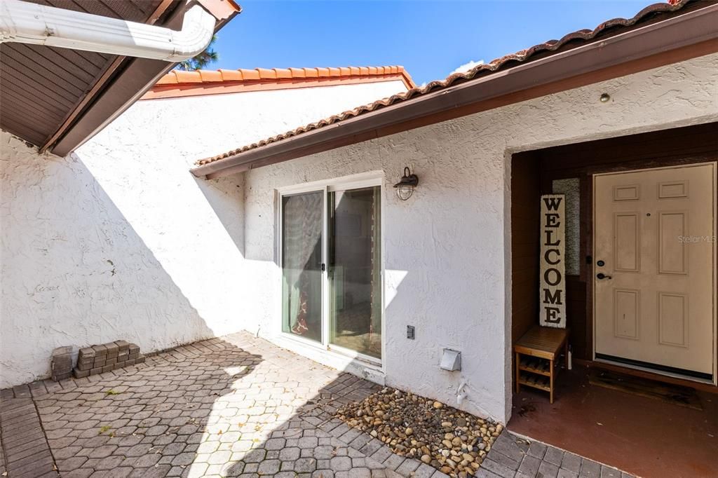 待售: $320,000 (2 贝兹, 2 浴室, 1221 平方英尺)