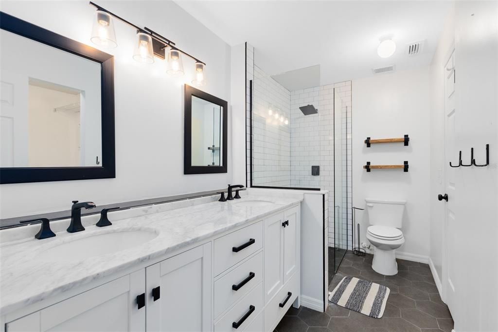 待售: $320,000 (2 贝兹, 2 浴室, 1221 平方英尺)