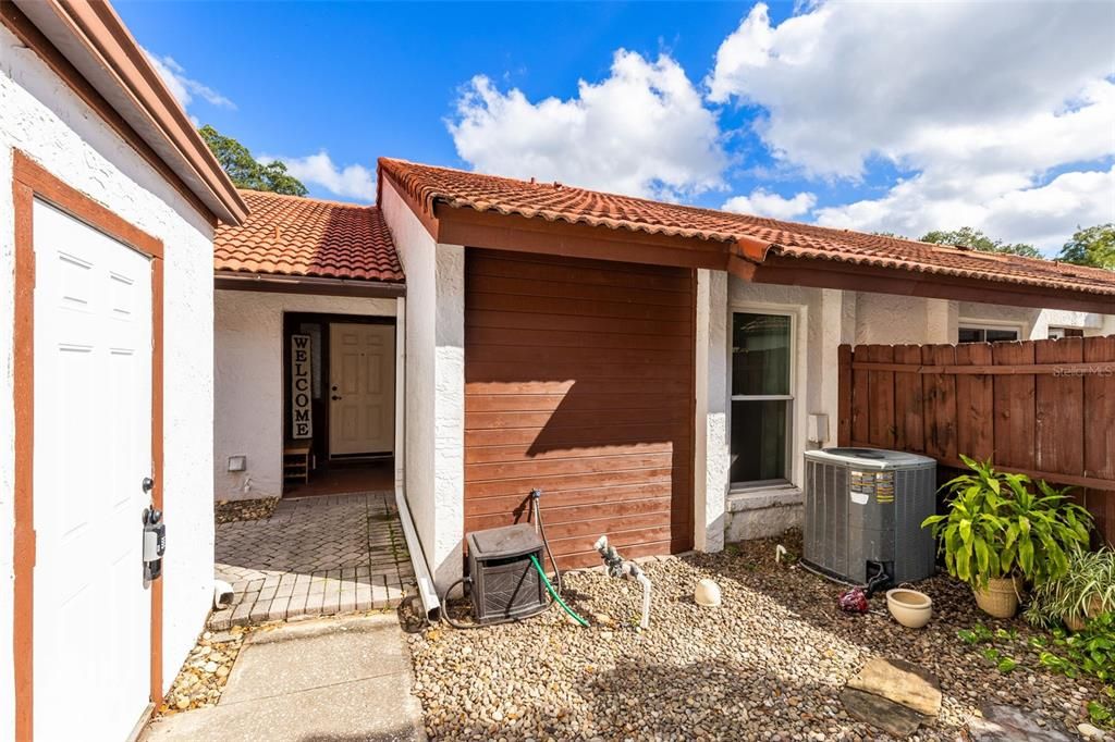 待售: $320,000 (2 贝兹, 2 浴室, 1221 平方英尺)