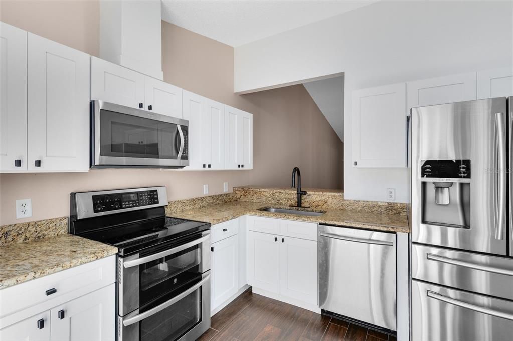 待售: $320,000 (2 贝兹, 2 浴室, 1221 平方英尺)