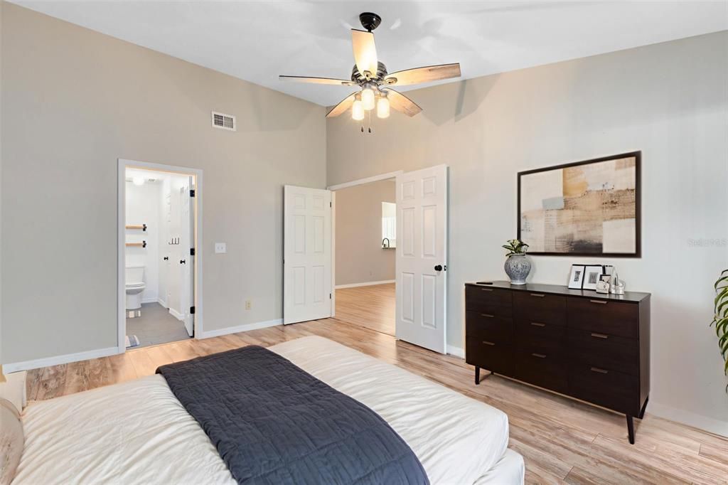 待售: $320,000 (2 贝兹, 2 浴室, 1221 平方英尺)