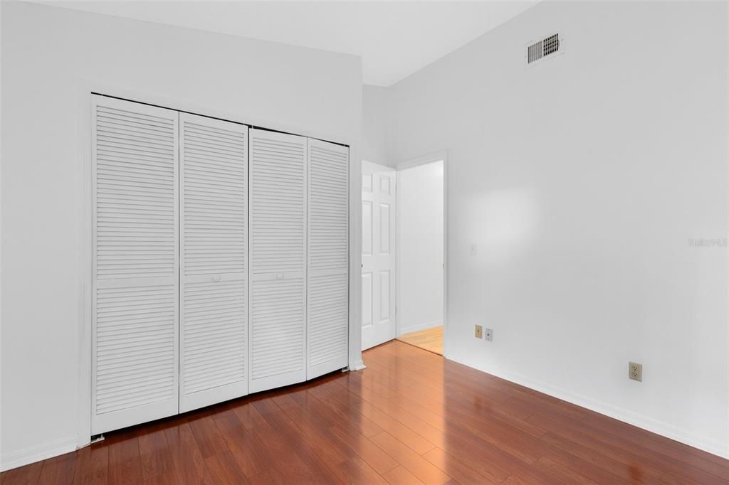 待售: $320,000 (2 贝兹, 2 浴室, 1221 平方英尺)