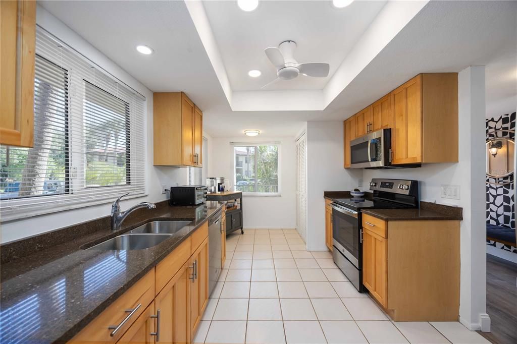 For Sale: $270,000 (2 beds, 2 baths, 1254 Square Feet)