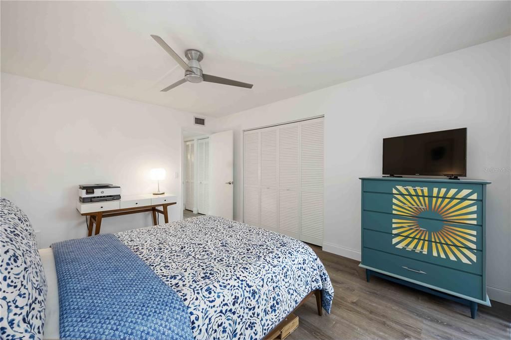 For Sale: $270,000 (2 beds, 2 baths, 1254 Square Feet)