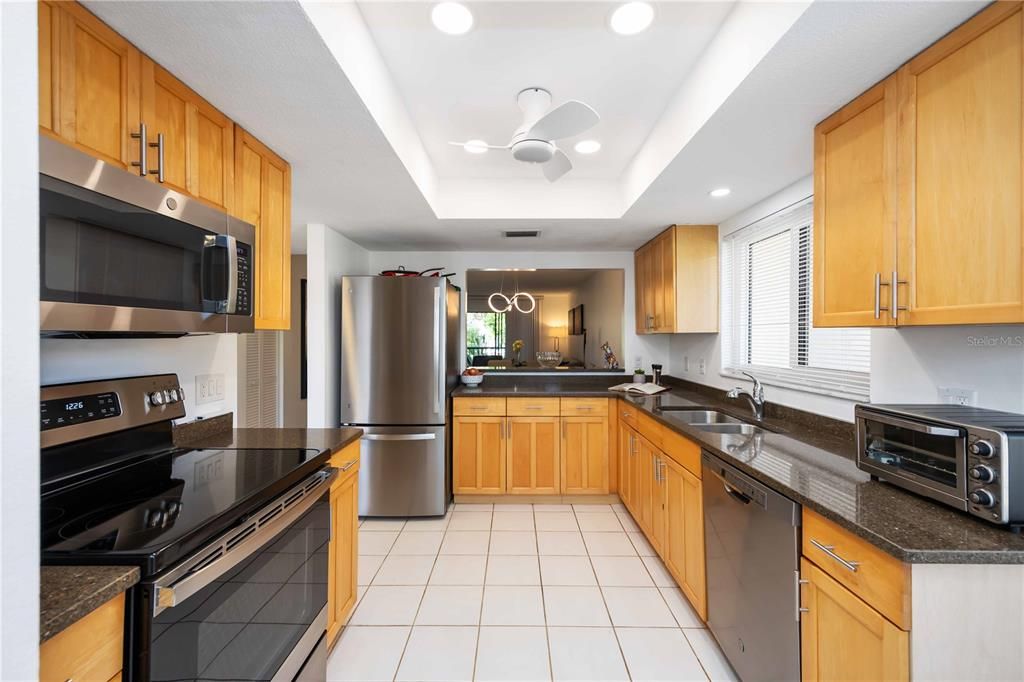 For Sale: $270,000 (2 beds, 2 baths, 1254 Square Feet)