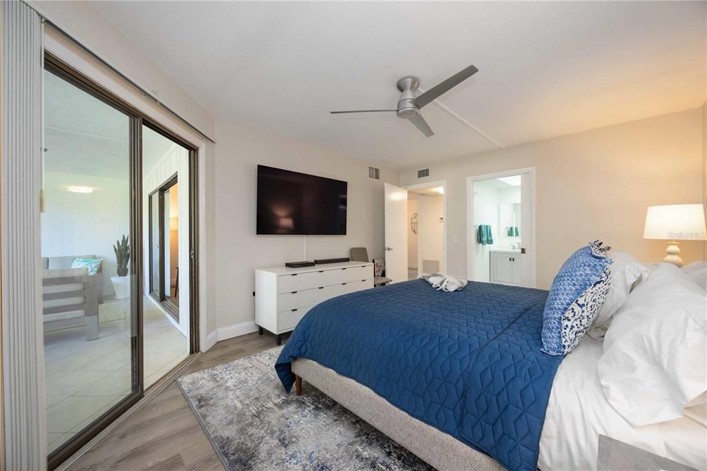 For Sale: $270,000 (2 beds, 2 baths, 1254 Square Feet)