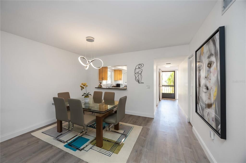 For Sale: $270,000 (2 beds, 2 baths, 1254 Square Feet)