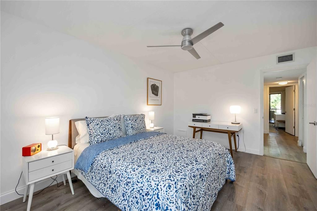 For Sale: $270,000 (2 beds, 2 baths, 1254 Square Feet)