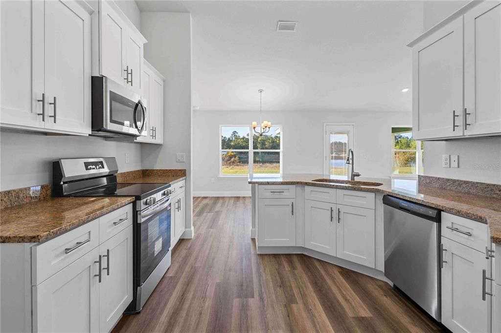 На продажу: $373,400 (4 спален, 2 ванн, 1760 Квадратных фут)