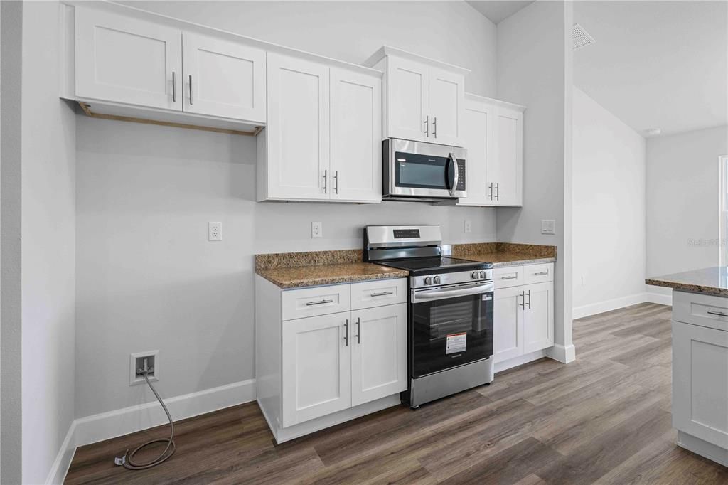 На продажу: $373,400 (4 спален, 2 ванн, 1760 Квадратных фут)