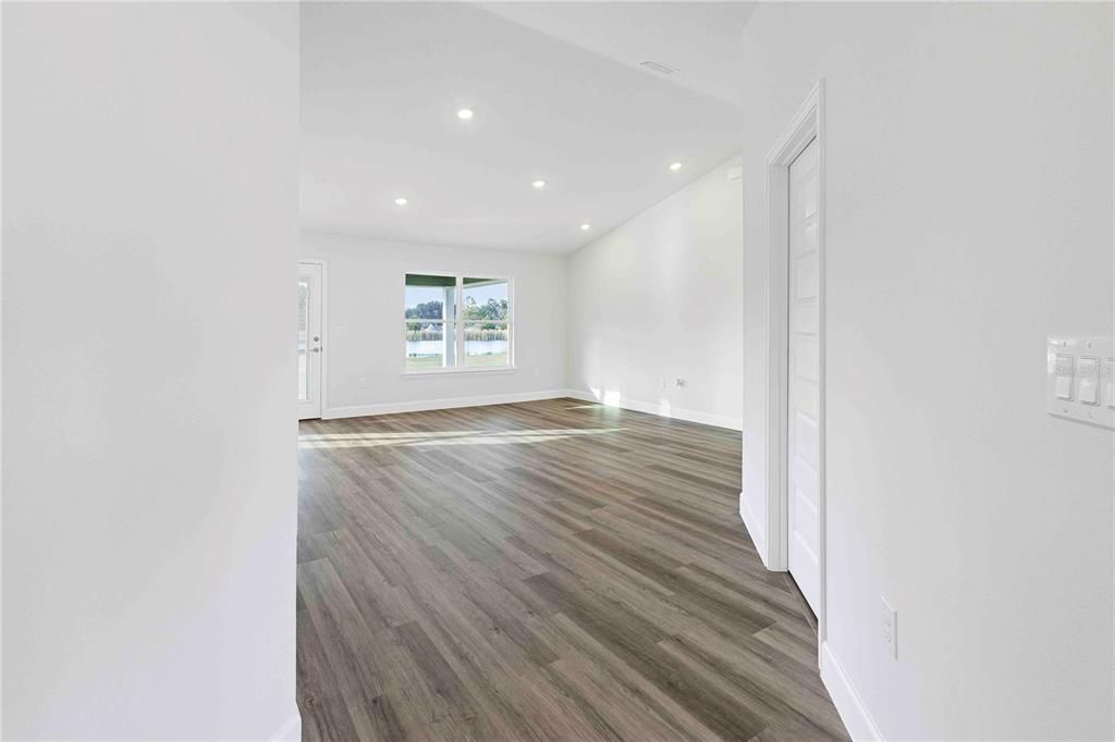 На продажу: $373,400 (4 спален, 2 ванн, 1760 Квадратных фут)