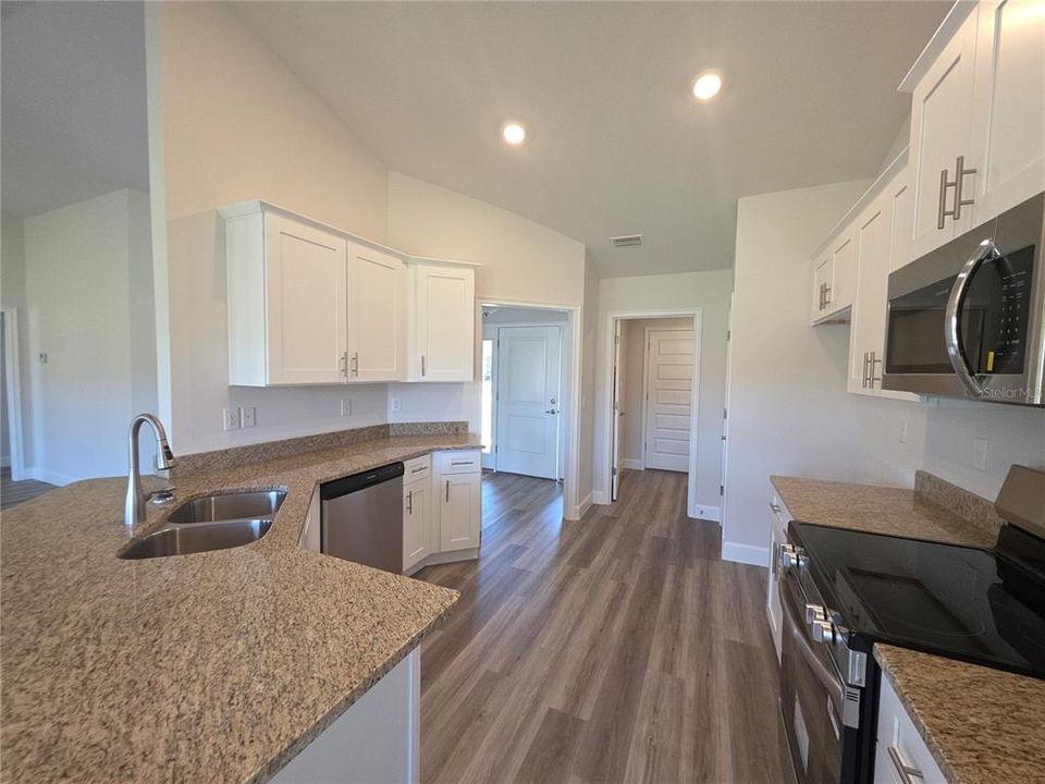 На продажу: $373,400 (4 спален, 2 ванн, 1760 Квадратных фут)