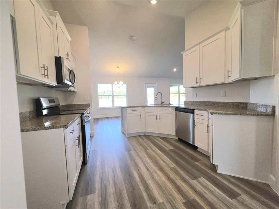 На продажу: $373,400 (4 спален, 2 ванн, 1760 Квадратных фут)