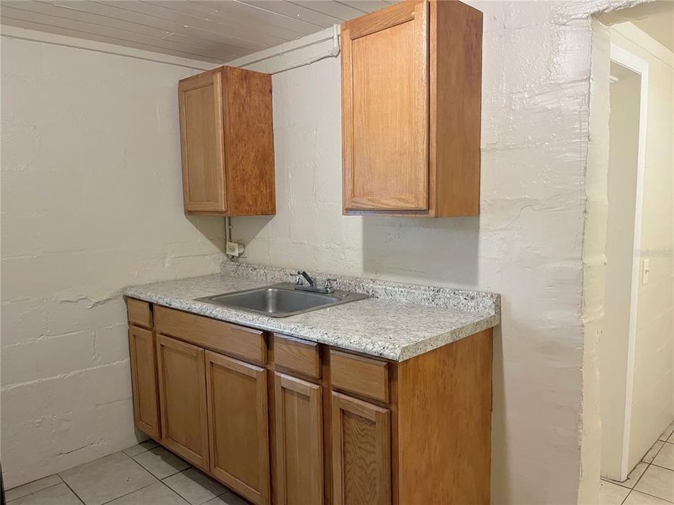 For Rent: $950 (1 beds, 1 baths, 500 Square Feet)