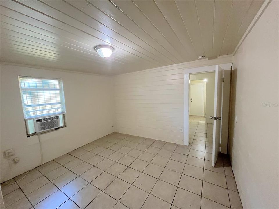 For Rent: $950 (1 beds, 1 baths, 500 Square Feet)