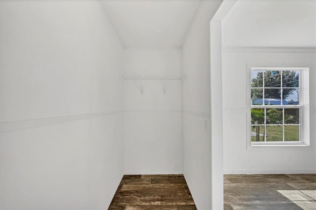 For Sale: $179,000 (3 beds, 2 baths, 1284 Square Feet)