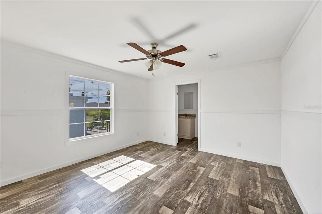 For Sale: $179,000 (3 beds, 2 baths, 1284 Square Feet)