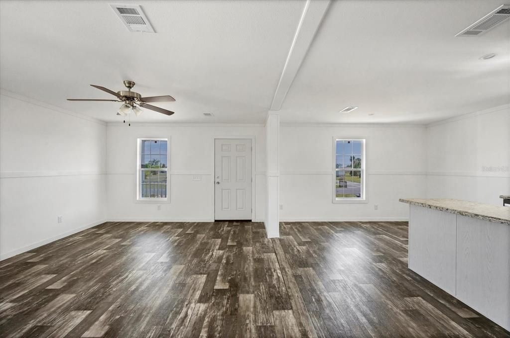 For Sale: $179,000 (3 beds, 2 baths, 1284 Square Feet)