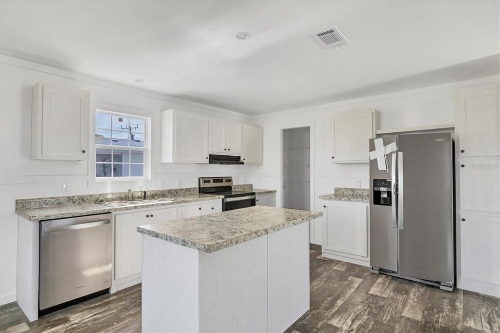 For Sale: $179,000 (3 beds, 2 baths, 1284 Square Feet)