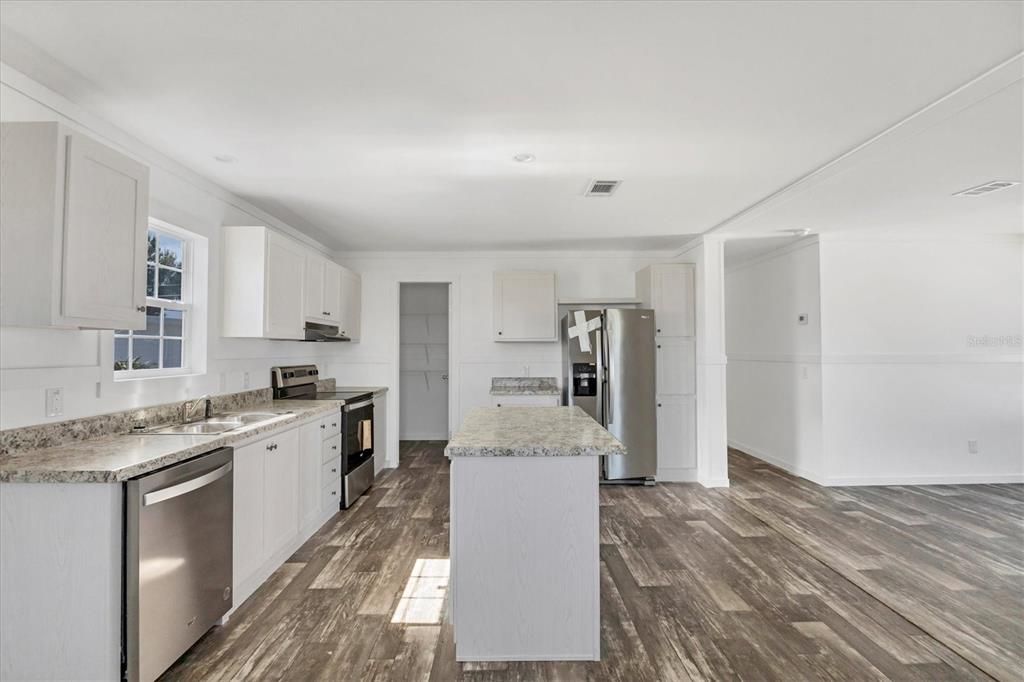 For Sale: $179,000 (3 beds, 2 baths, 1284 Square Feet)