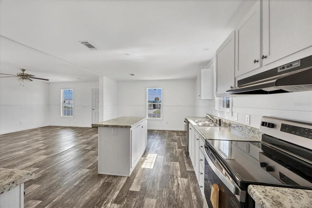 For Sale: $179,000 (3 beds, 2 baths, 1284 Square Feet)