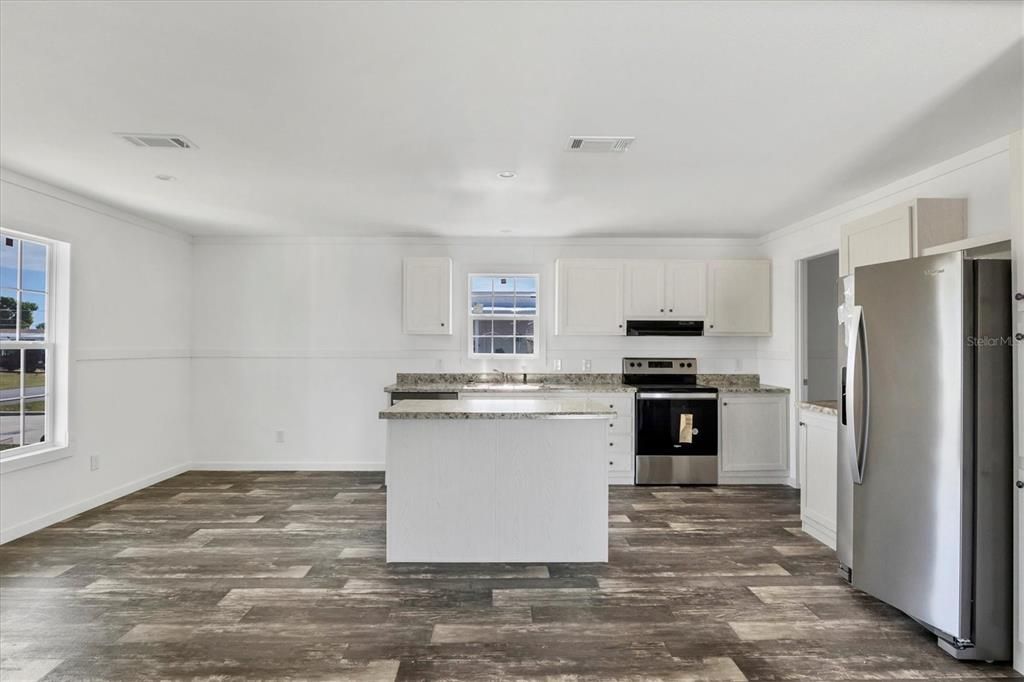 For Sale: $179,000 (3 beds, 2 baths, 1284 Square Feet)