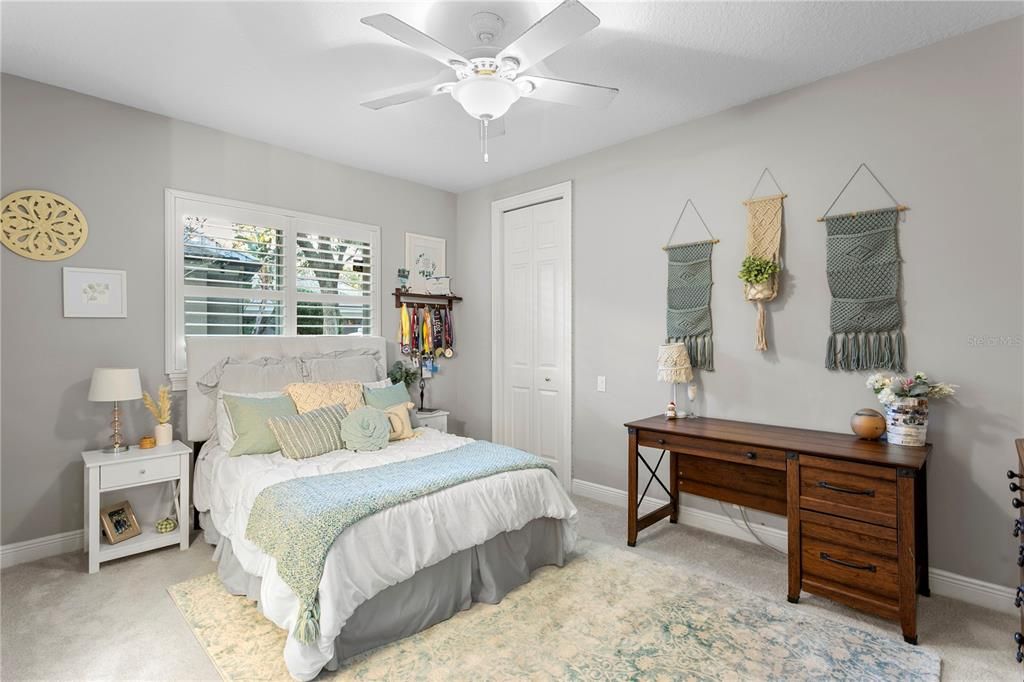 Под контрактом: $1,100,000 (4 спален, 3 ванн, 3712 Квадратных фут)