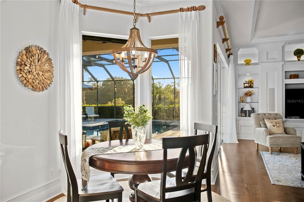 Под контрактом: $1,100,000 (4 спален, 3 ванн, 3712 Квадратных фут)