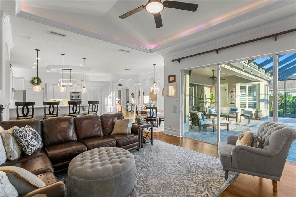 Под контрактом: $1,100,000 (4 спален, 3 ванн, 3712 Квадратных фут)