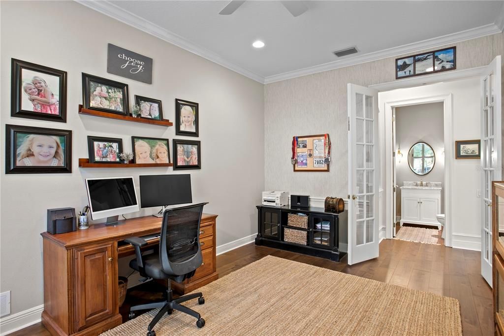 Под контрактом: $1,100,000 (4 спален, 3 ванн, 3712 Квадратных фут)