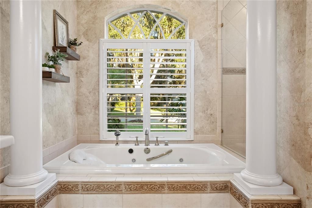 Под контрактом: $1,100,000 (4 спален, 3 ванн, 3712 Квадратных фут)