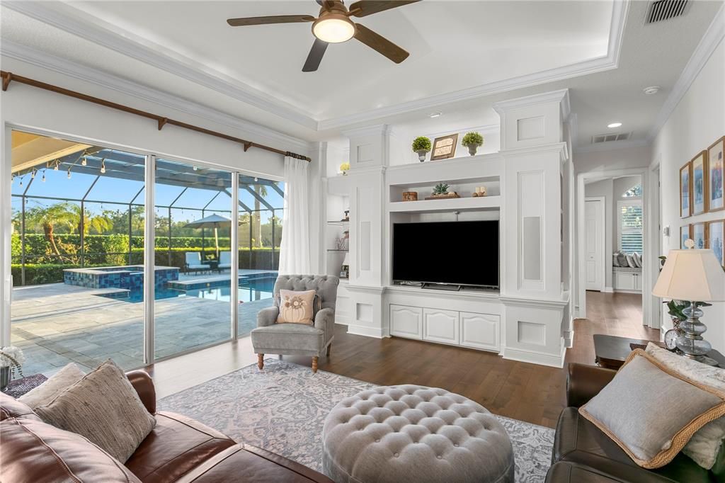 Под контрактом: $1,100,000 (4 спален, 3 ванн, 3712 Квадратных фут)