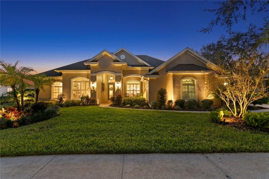 Под контрактом: $1,100,000 (4 спален, 3 ванн, 3712 Квадратных фут)