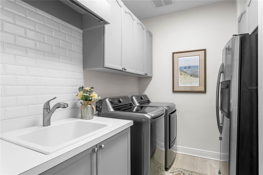 Под контрактом: $1,100,000 (4 спален, 3 ванн, 3712 Квадратных фут)