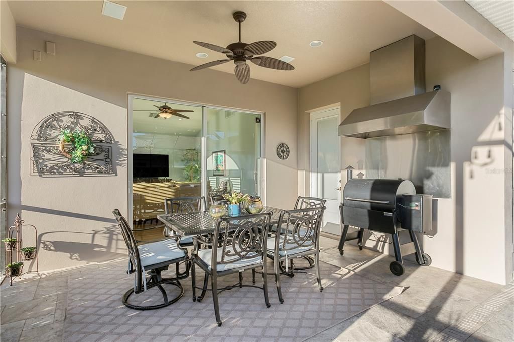 Под контрактом: $1,100,000 (4 спален, 3 ванн, 3712 Квадратных фут)