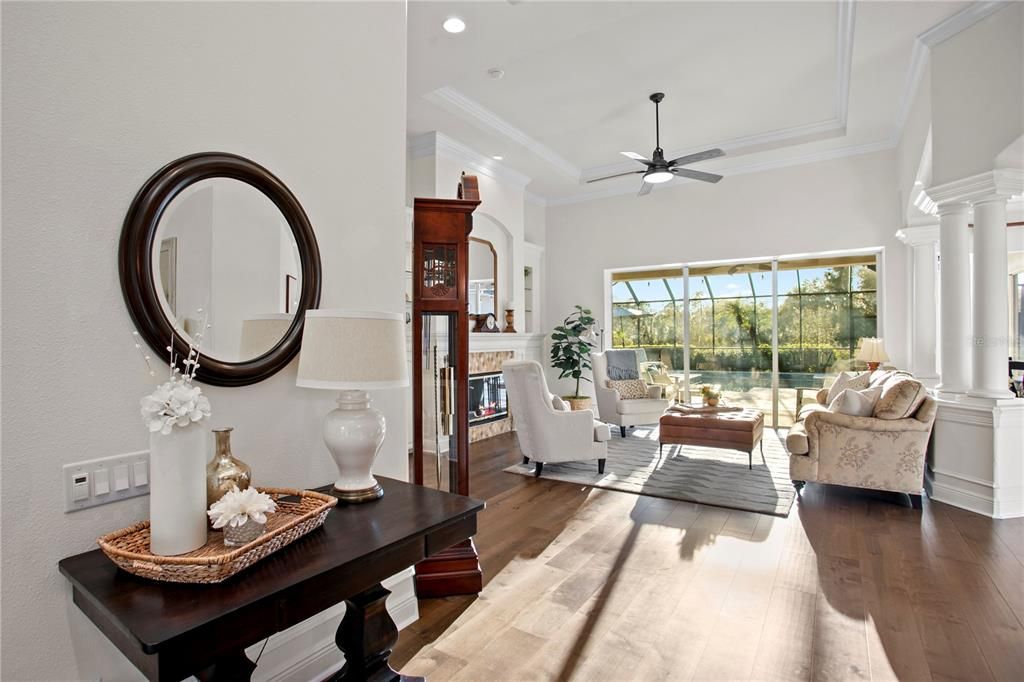 Под контрактом: $1,100,000 (4 спален, 3 ванн, 3712 Квадратных фут)