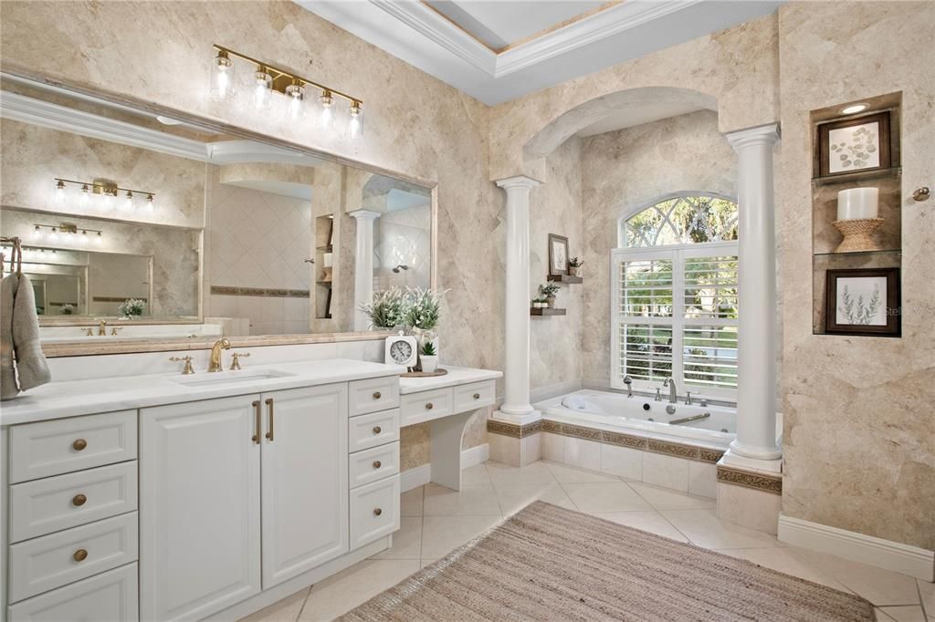 Под контрактом: $1,100,000 (4 спален, 3 ванн, 3712 Квадратных фут)