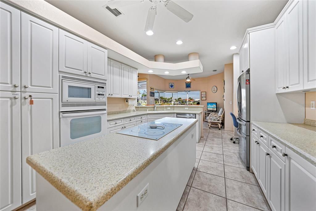 待售: $995,000 (4 贝兹, 3 浴室, 2872 平方英尺)