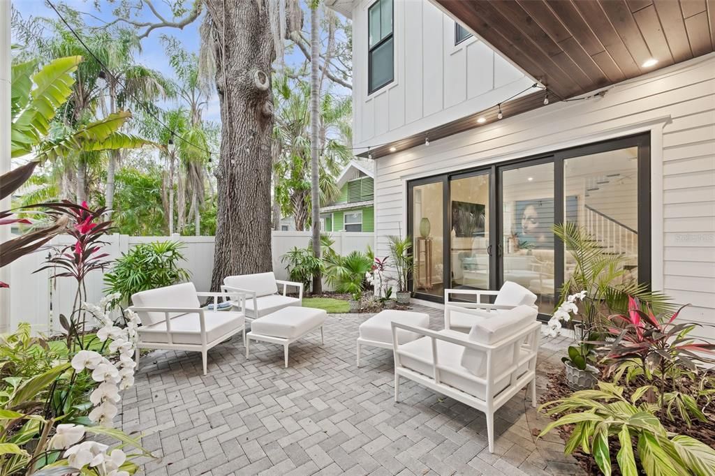 For Sale: $2,700,000 (5 beds, 3 baths, 3652 Square Feet)