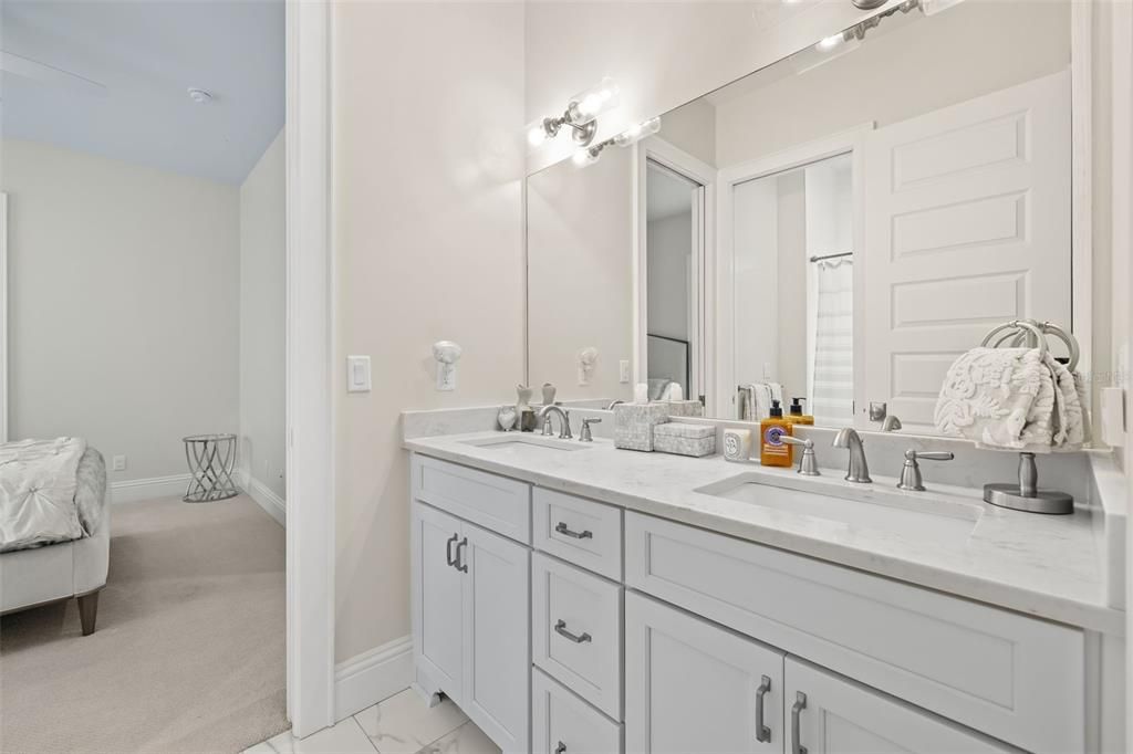 For Sale: $2,700,000 (5 beds, 3 baths, 3652 Square Feet)