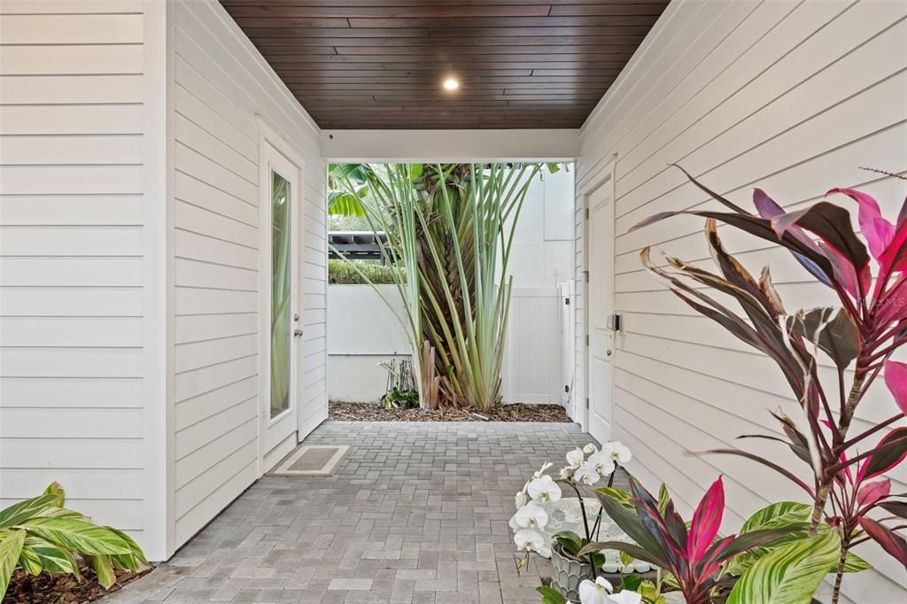 For Sale: $2,700,000 (5 beds, 3 baths, 3652 Square Feet)