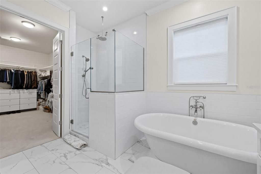 For Sale: $2,700,000 (5 beds, 3 baths, 3652 Square Feet)