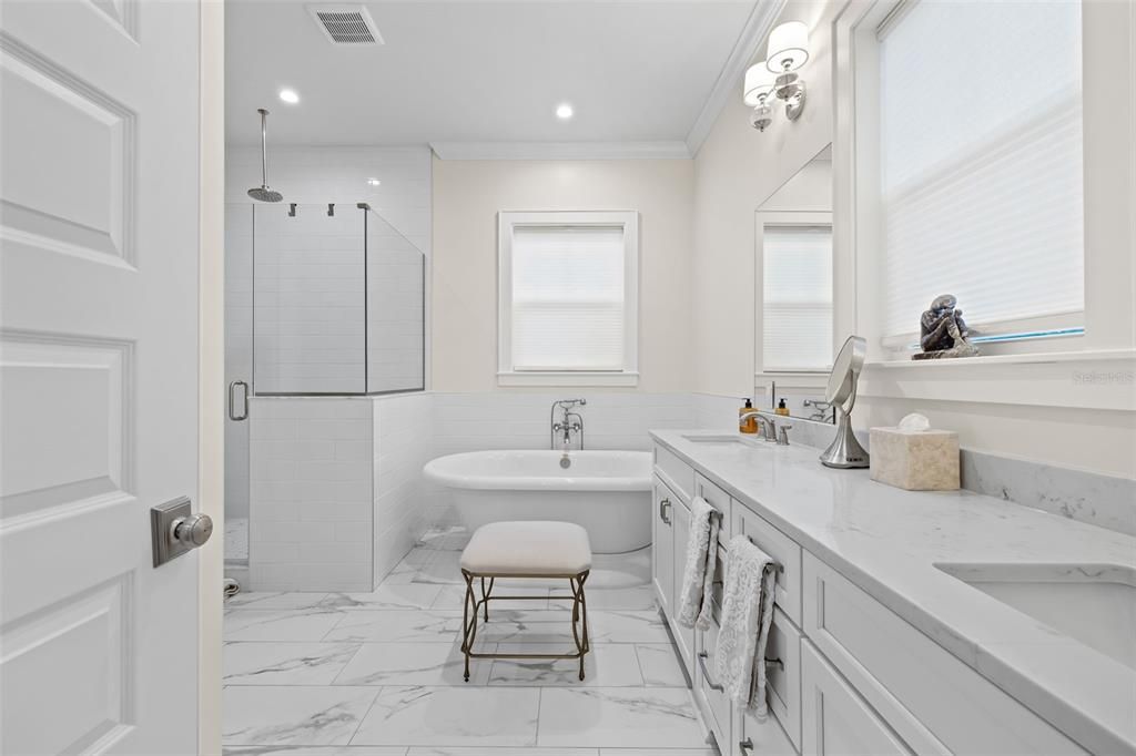 For Sale: $2,700,000 (5 beds, 3 baths, 3652 Square Feet)