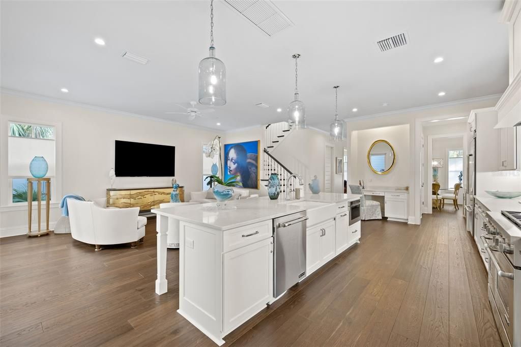 For Sale: $2,700,000 (5 beds, 3 baths, 3652 Square Feet)